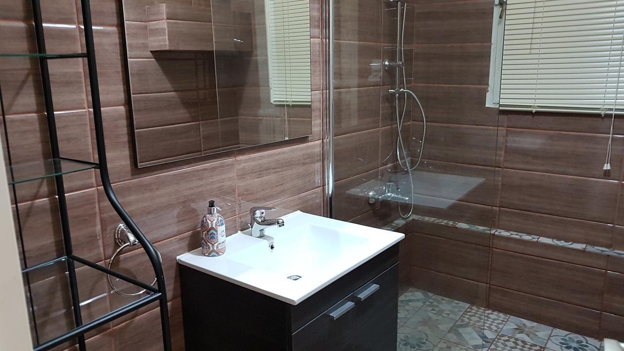 Menta Errathens Apartment - Athens Center, 5 Bd, 2 Bath 외부 사진